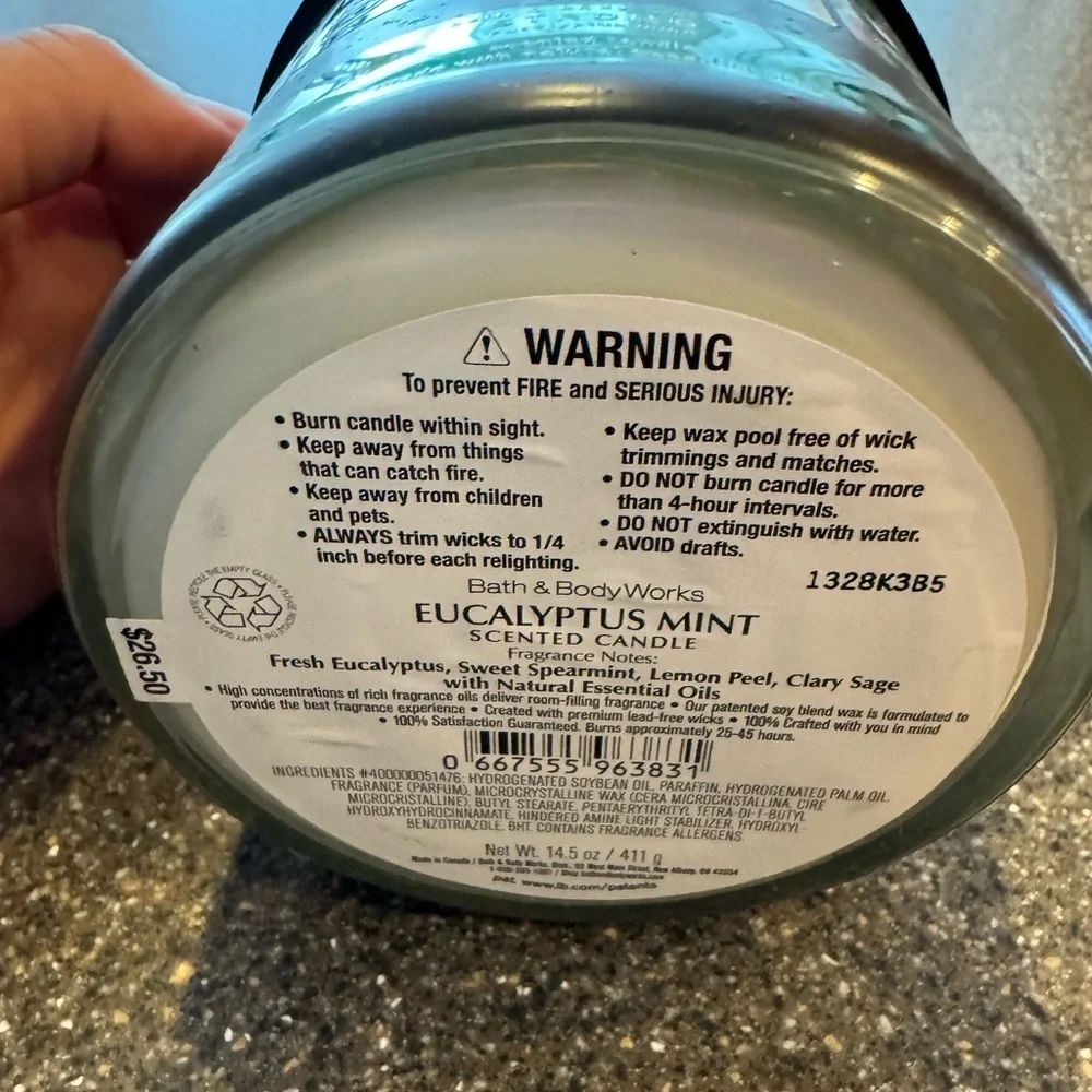 NWOT Bath & Body Works 3-Wick Candle - STRONG Eucalyptus Mint - Picture 3 of 4